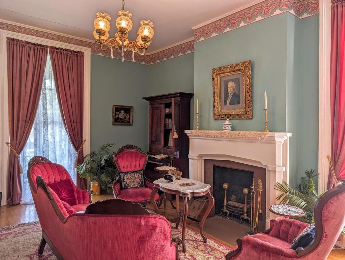 Historic Home With Southern Charm Bristol Exterior photo